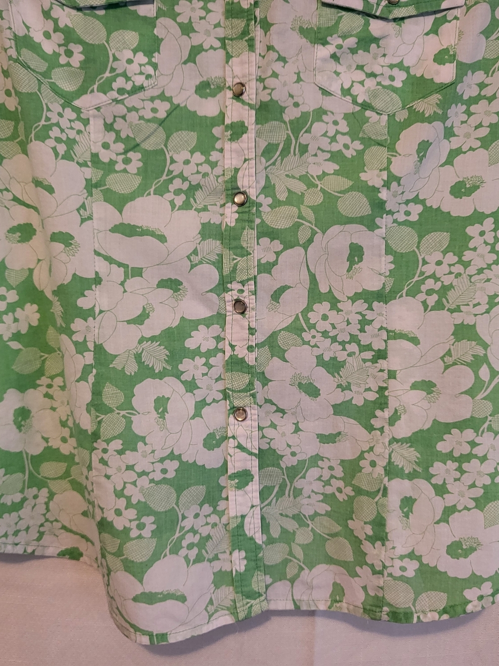 Izod Green and White Floral Long Sleeve Button-Up Shirt - Picture 2 of 7